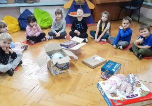 Przedszkolaki z Buziaków otrzymały prezenty od Świętego Mikołaja.